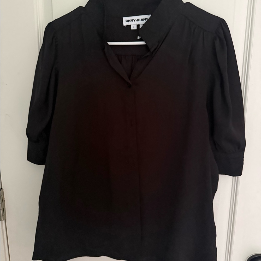 DKNYC Black Short Sleeve Button-Front Blouse